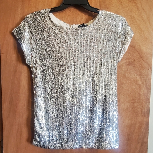 Cable & Gauge  Sz Med. Sequins. Short Sleeve. Sparkly. Party - Picture 1 of 6